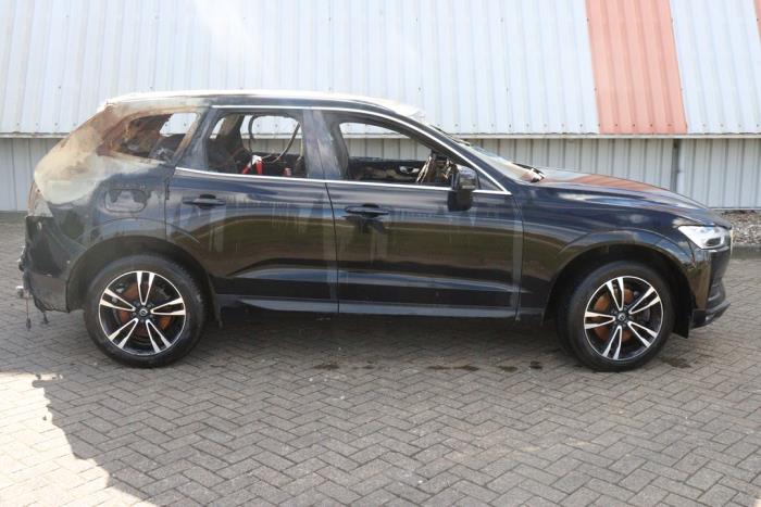 Volvo XC60 II 2.0 B4 16V Mild Hybrid AWD Épave (2020, Noir)