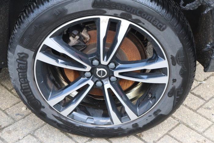 Volvo XC60 II 2.0 B4 16V Mild Hybrid AWD Épave (2020, Noir)