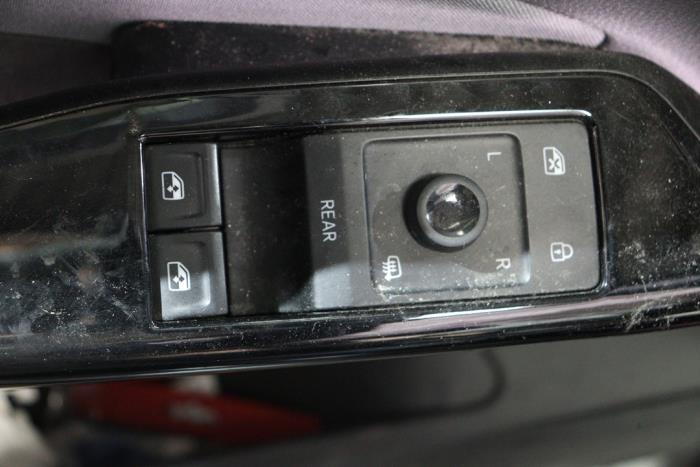 Volkswagen ID.3 First, Life, Pro 58 kWh Salvage vehicle (2020, Metallic, White)