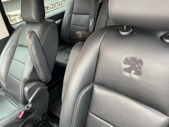 Peugeot Expert 2.0 Blue HDi 180 16V Épave (2020, Métallisé, Gris argenté)