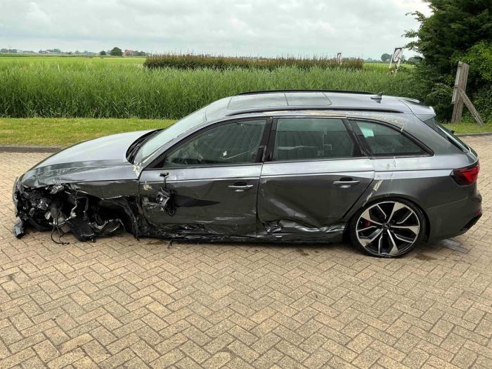 Audi RS 4 Avant 2.9 V6 TFSI 24V Samochód złomowany (2018, Metalik, Srebrnoszary)