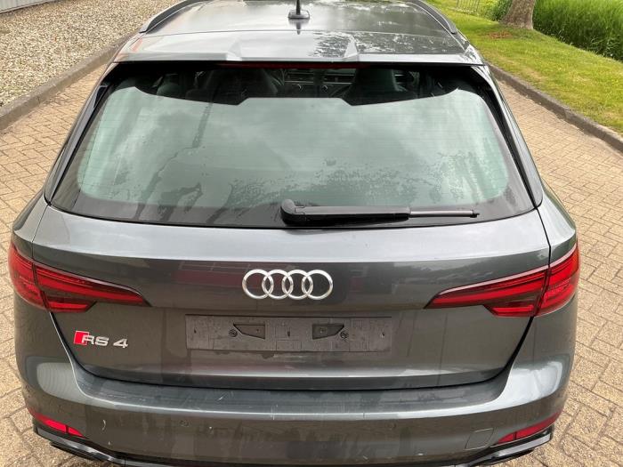 Audi RS 4 Avant 2.9 V6 TFSI 24V Samochód złomowany (2018, Metalik, Srebrnoszary)