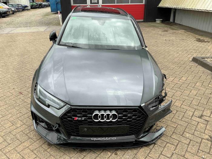 Audi RS 4 Avant 2.9 V6 TFSI 24V Samochód złomowany (2018, Metalik, Srebrnoszary)