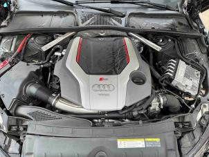 Audi RS 4 Avant 2.9 V6 TFSI 24V Samochód złomowany (2018, Metalik, Srebrnoszary)