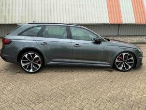 Audi RS 4 Avant 2.9 V6 TFSI 24V Samochód złomowany (2018, Metalik, Srebrnoszary)