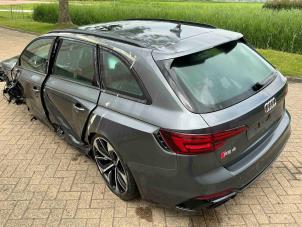 Audi RS 4 Avant 2.9 V6 TFSI 24V Samochód złomowany (2018, Metalik, Srebrnoszary)