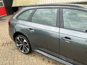 Audi RS 4 Avant 2.9 V6 TFSI 24V Samochód złomowany (2018, Metalik, Srebrnoszary)