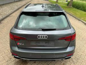 Audi RS 4 Avant 2.9 V6 TFSI 24V Samochód złomowany (2018, Metalik, Srebrnoszary)