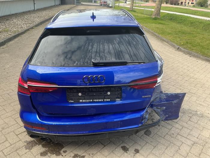 Audi A6 Avant 2.0 16V 55 TFSI e Hybrid Quattro Épave (2023, Métallisé, Bleu)