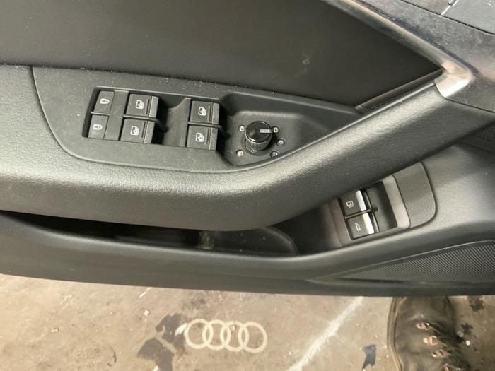 Audi A6 Avant 2.0 16V 55 TFSI e Hybrid Quattro Épave (2023, Métallisé, Bleu)