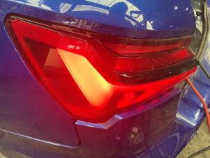 Audi A6 Avant 2.0 16V 55 TFSI e Hybrid Quattro Épave (2023, Métallisé, Bleu)