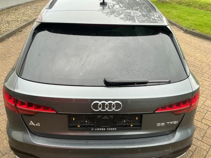 Audi A4 Avant 2.0 35 TFSI Mild Hybrid 16V Épave (2023, Gris)