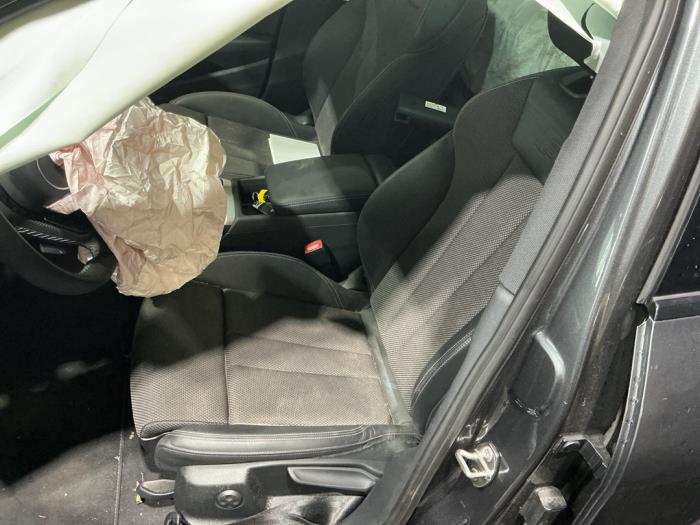 Audi A4 Avant 2.0 35 TFSI Mild Hybrid 16V Épave (2023, Gris)