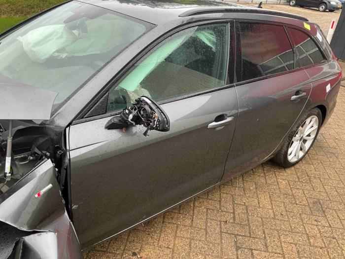 Audi A4 Avant 2.0 35 TFSI Mild Hybrid 16V Épave (2023, Gris)