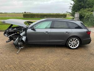 Audi A4 Avant 2.0 35 TFSI Mild Hybrid 16V Épave (2023, Gris)