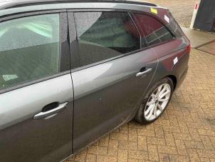 Audi A4 Avant 2.0 35 TFSI Mild Hybrid 16V Épave (2023, Gris)