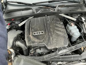 Audi A4 Avant 2.0 35 TFSI Mild Hybrid 16V Épave (2023, Gris)