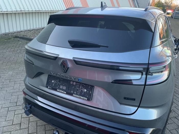 Renault Austral 1.2 Mild Hybrid Advanced 130 Épave (2023, Métallisé, Gris argenté, Gris)