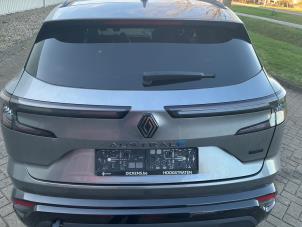 Renault Austral 1.2 Mild Hybrid Advanced 130 Épave (2023, Métallisé, Gris argenté, Gris)