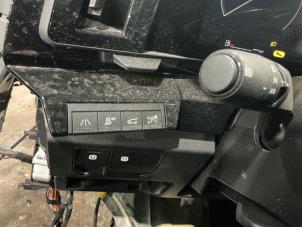 Renault Austral 1.2 Mild Hybrid Advanced 130 Épave (2023, Métallisé, Gris argenté, Gris)