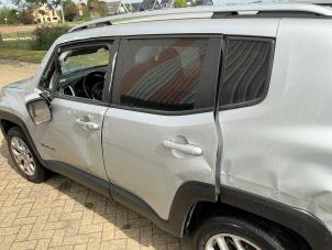 Jeep Renegade 1.4 Multi Air 16V Samochód złomowany (2017, Metalik, Srebrnoszary)