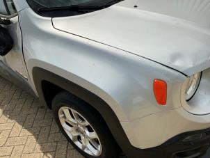 Jeep Renegade 1.4 Multi Air 16V Samochód złomowany (2017, Metalik, Srebrnoszary)