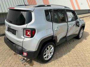 Jeep Renegade 1.4 Multi Air 16V Samochód złomowany (2017, Metalik, Srebrnoszary)