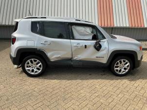 Jeep Renegade 1.4 Multi Air 16V Samochód złomowany (2017, Metalik, Srebrnoszary)