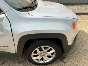 Jeep Renegade 1.4 Multi Air 16V Samochód złomowany (2017, Metalik, Srebrnoszary)