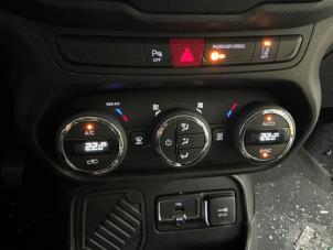 Jeep Renegade 1.4 Multi Air 16V Samochód złomowany (2017, Metalik, Srebrnoszary)