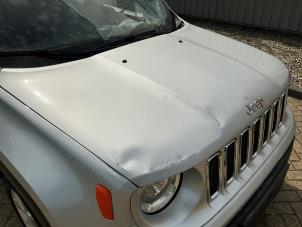 Jeep Renegade 1.4 Multi Air 16V Samochód złomowany (2017, Metalik, Srebrnoszary)