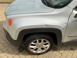 Jeep Renegade 1.4 Multi Air 16V Samochód złomowany (2017, Metalik, Srebrnoszary)