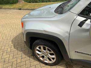 Jeep Renegade 1.4 Multi Air 16V Samochód złomowany (2017, Metalik, Srebrnoszary)