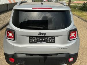 Jeep Renegade 1.4 Multi Air 16V Samochód złomowany (2017, Metalik, Srebrnoszary)