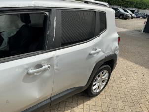 Jeep Renegade 1.4 Multi Air 16V Samochód złomowany (2017, Metalik, Srebrnoszary)