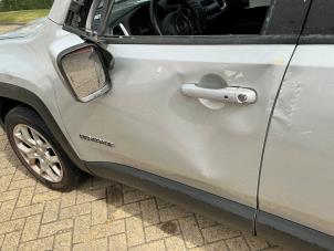 Jeep Renegade 1.4 Multi Air 16V Samochód złomowany (2017, Metalik, Srebrnoszary)