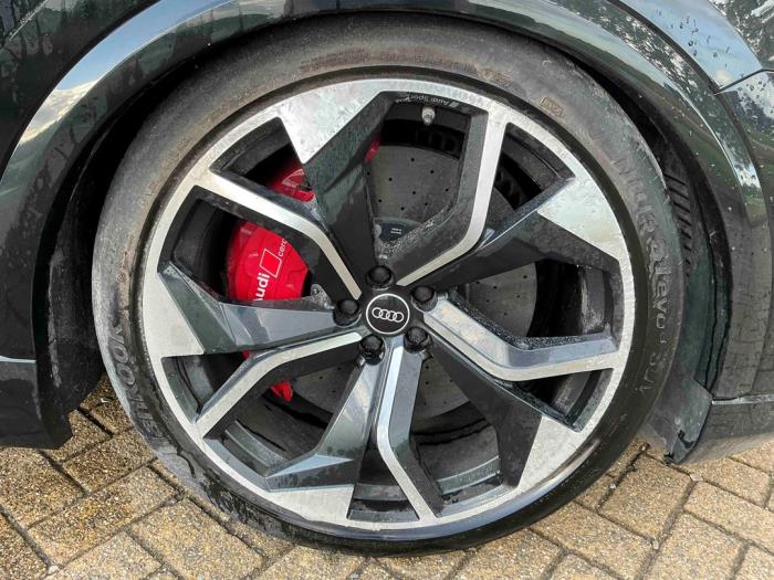 Audi RS Q8 4.0 V8 32V RS TFSI Mild Hybrid Quattro Épave (2022, Métallisé, Noir)