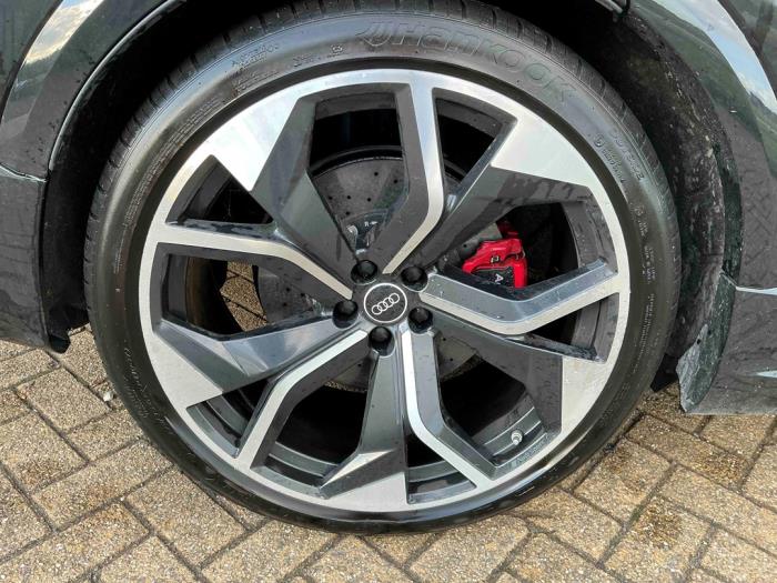 Audi RS Q8 4.0 V8 32V RS TFSI Mild Hybrid Quattro Épave (2022, Métallisé, Noir)