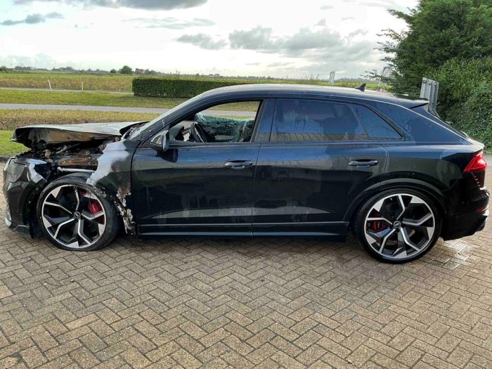 Audi RS Q8 4.0 V8 32V RS TFSI Mild Hybrid Quattro Épave (2022, Métallisé, Noir)