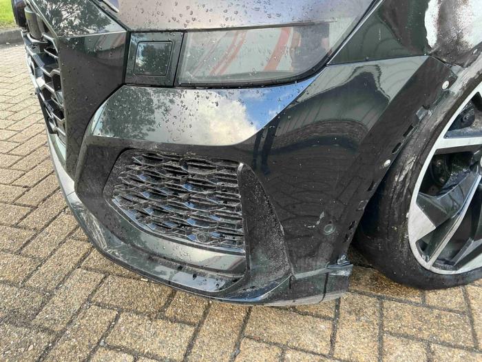 Audi RS Q8 4.0 V8 32V RS TFSI Mild Hybrid Quattro Épave (2022, Métallisé, Noir)