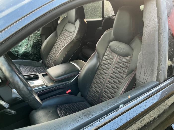 Audi RS Q8 4.0 V8 32V RS TFSI Mild Hybrid Quattro Épave (2022, Métallisé, Noir)