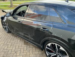 Audi RS Q8 4.0 V8 32V RS TFSI Mild Hybrid Quattro Épave (2022, Métallisé, Noir)