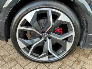 Audi RS Q8 4.0 V8 32V RS TFSI Mild Hybrid Quattro Épave (2022, Métallisé, Noir)