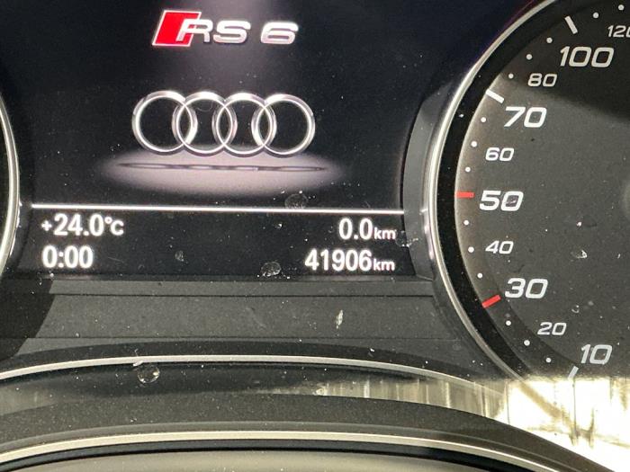 Audi RS 6 Avant 4.0 V8 TFSI Performance 32V Épave (2018, Métallisé, Gris argenté, Gris)
