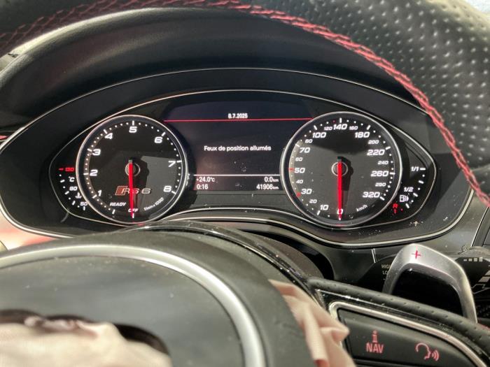 Audi RS 6 Avant 4.0 V8 TFSI Performance 32V Épave (2018, Métallisé, Gris argenté, Gris)