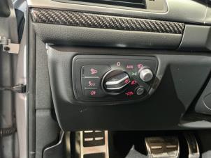 Audi RS 6 Avant 4.0 V8 TFSI Performance 32V Épave (2018, Métallisé, Gris argenté, Gris)
