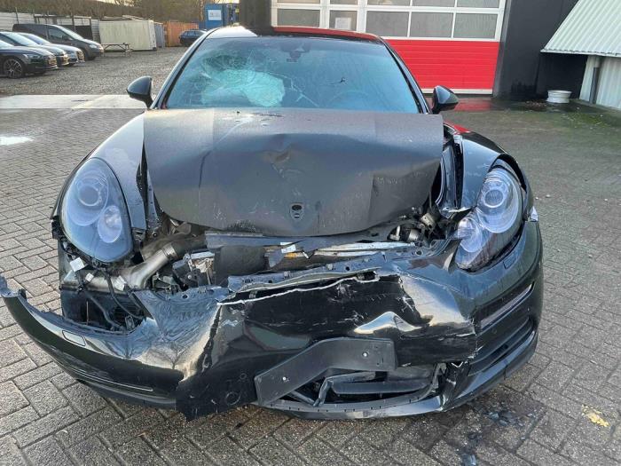 Porsche Panamera 3.0 V6 24V 4S Épave (2013, Métallisé, Noir)