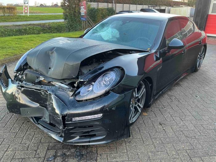 Porsche Panamera 3.0 V6 24V 4S Épave (2013, Métallisé, Noir)