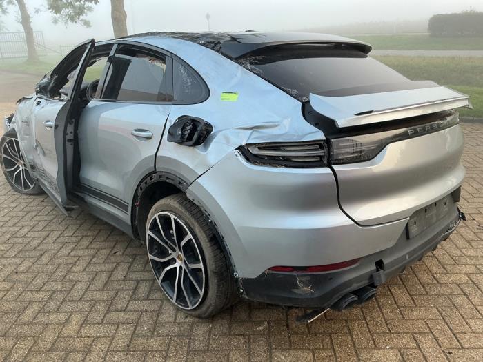 Porsche Cayenne III 3.0 V6 Turbo 24V E-Hybrid Samochód złomowany (2021, Metalik, Srebrnoszary)