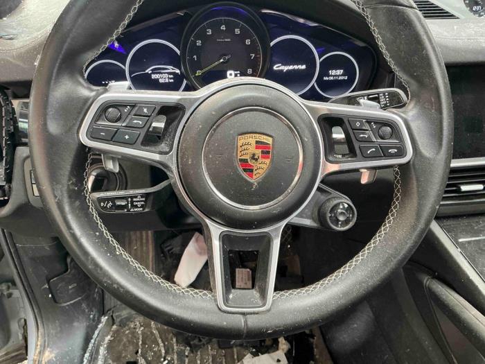 Porsche Cayenne III 3.0 V6 Turbo 24V E-Hybrid Samochód złomowany (2021, Metalik, Srebrnoszary)